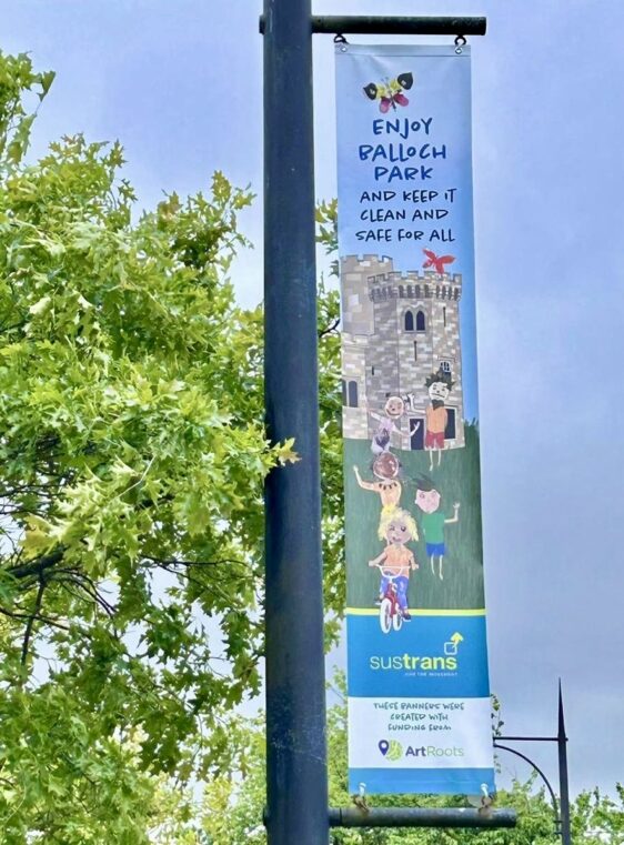 Banner installed on a lamp post